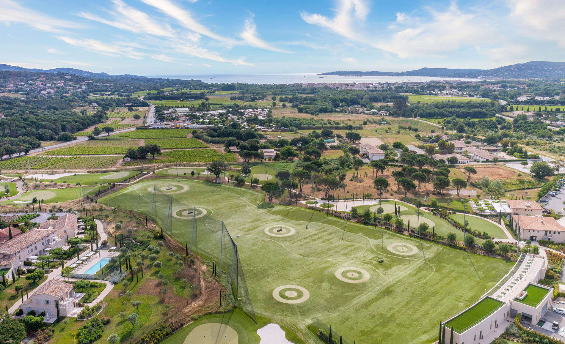 Le golf, une activité à découvrir entre amis ou en famille.
